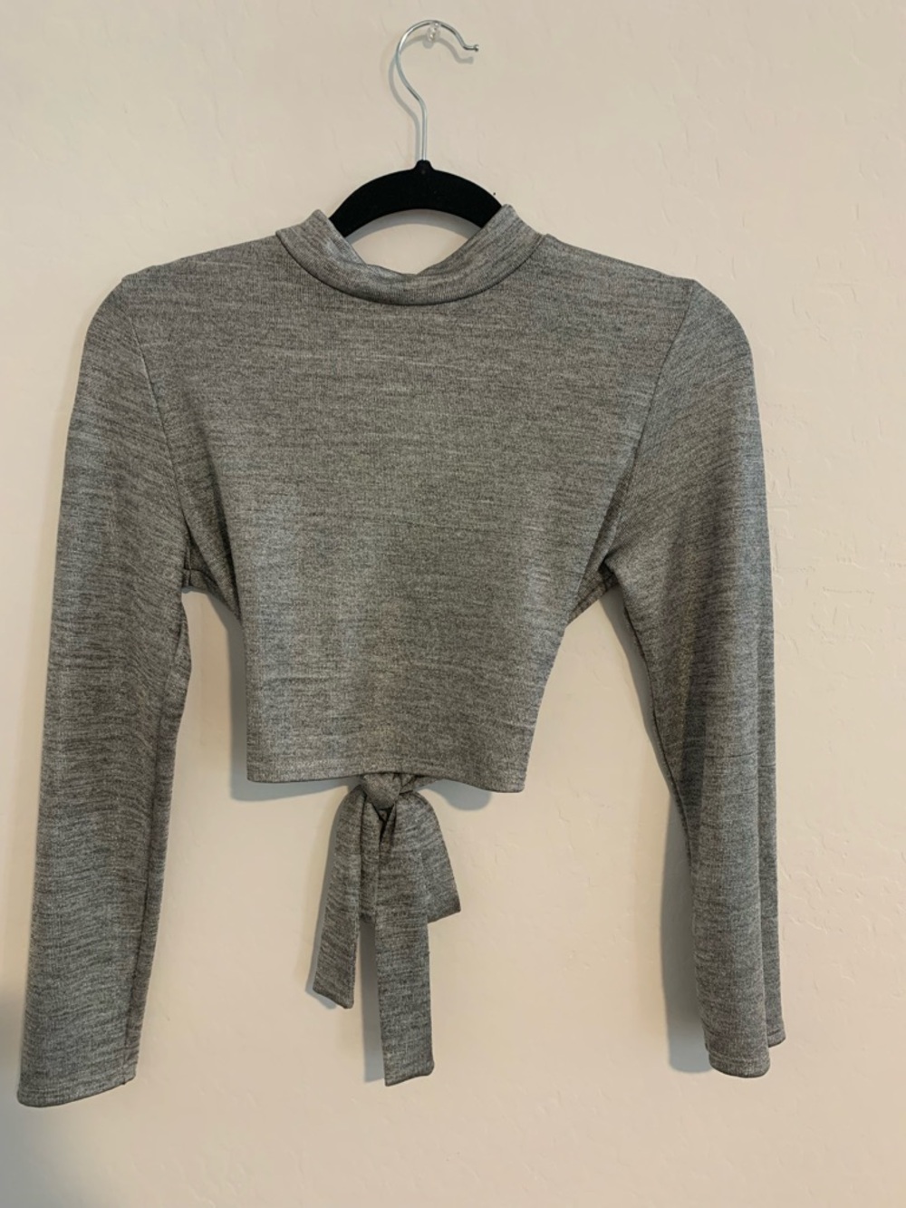 Women’s Grey Long-Sleeve Tie-Front Crop Top